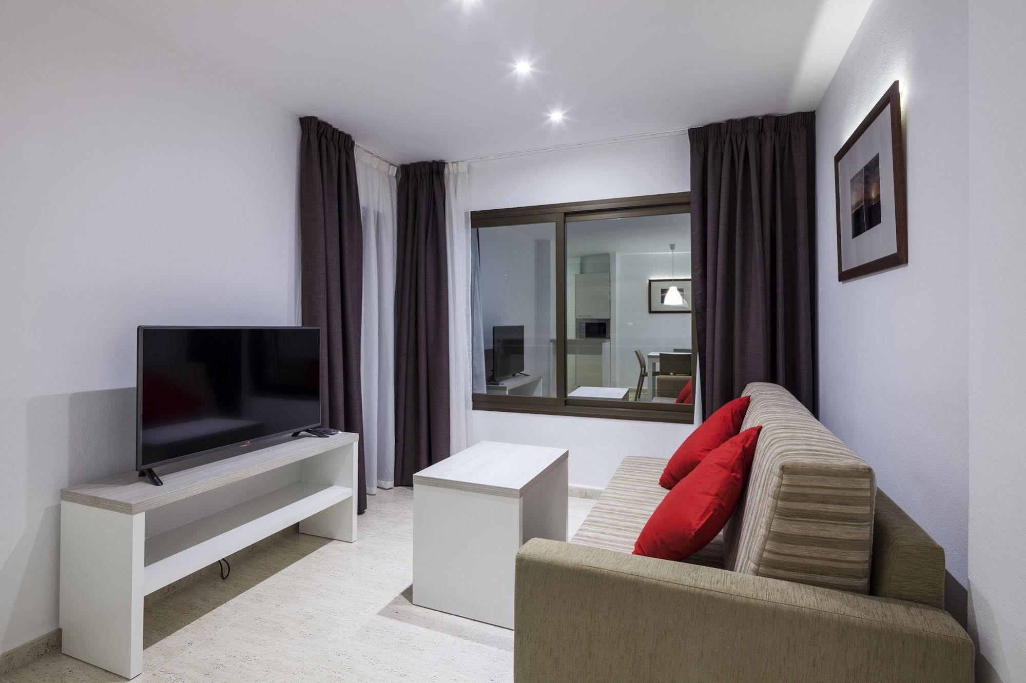 Ibiza Heaven Apartments (Adults Only) Platja d'en Bossa Exterior foto