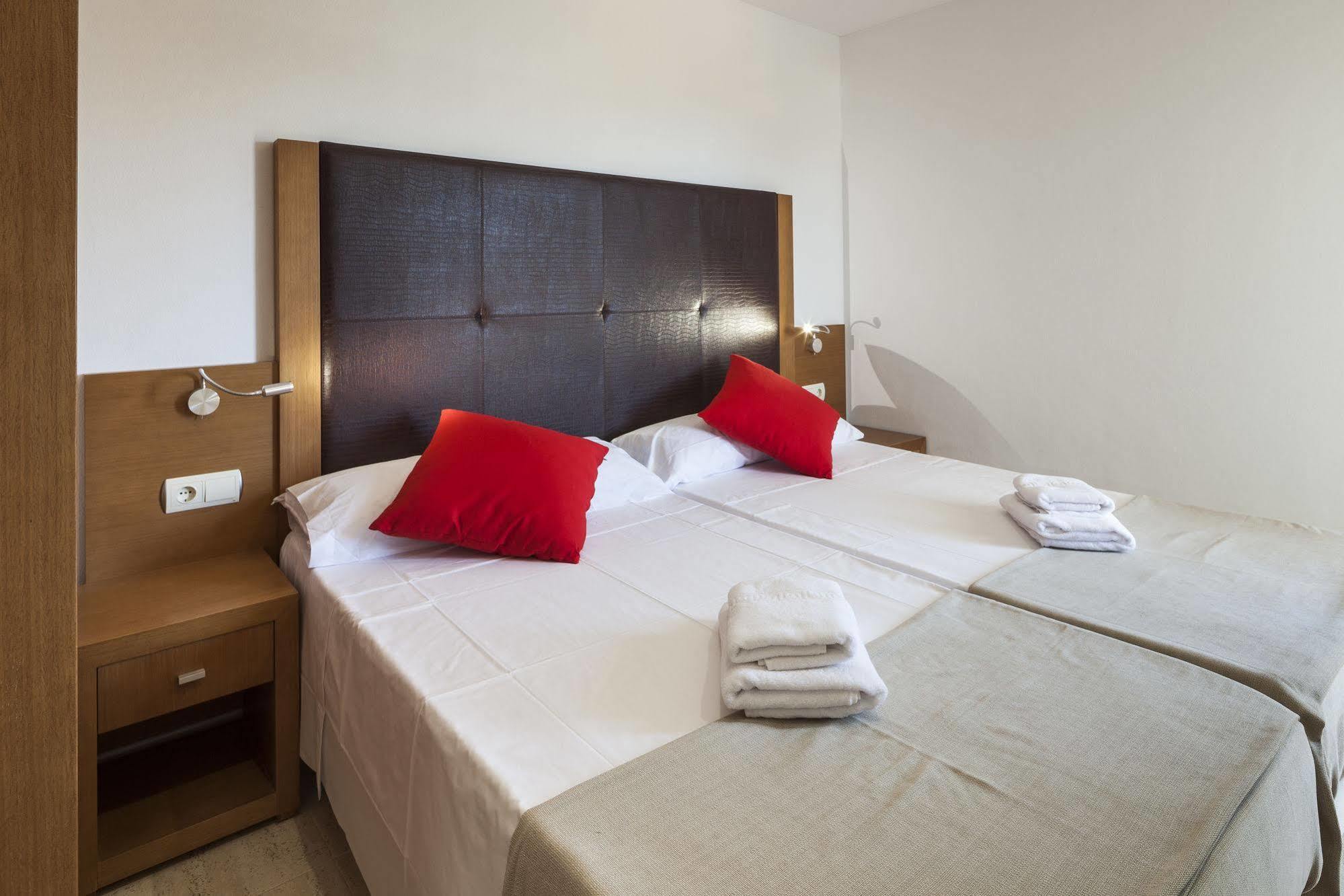 Ibiza Heaven Apartments (Adults Only) Platja d'en Bossa Exterior foto