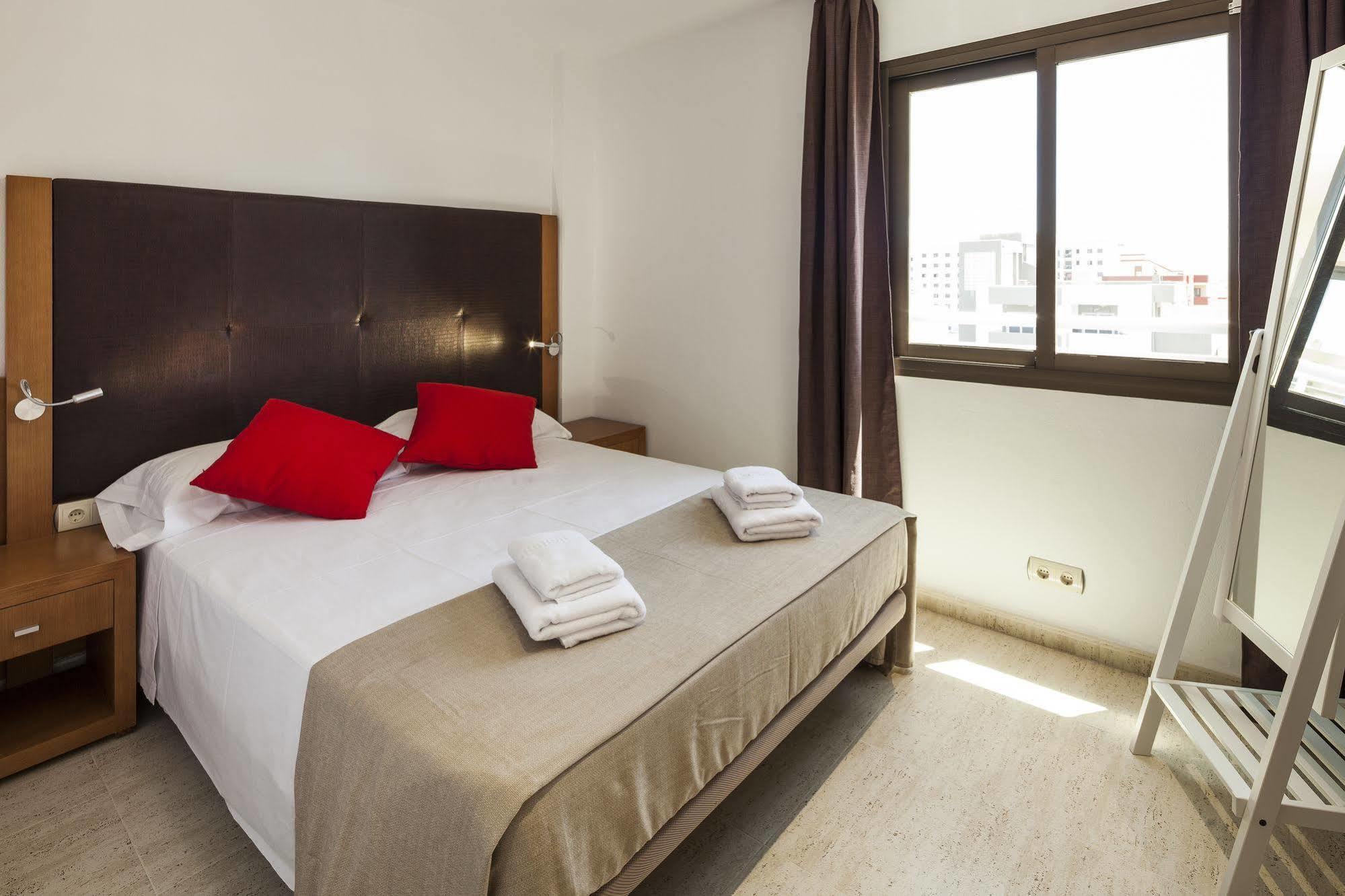 Ibiza Heaven Apartments (Adults Only) Platja d'en Bossa Exterior foto