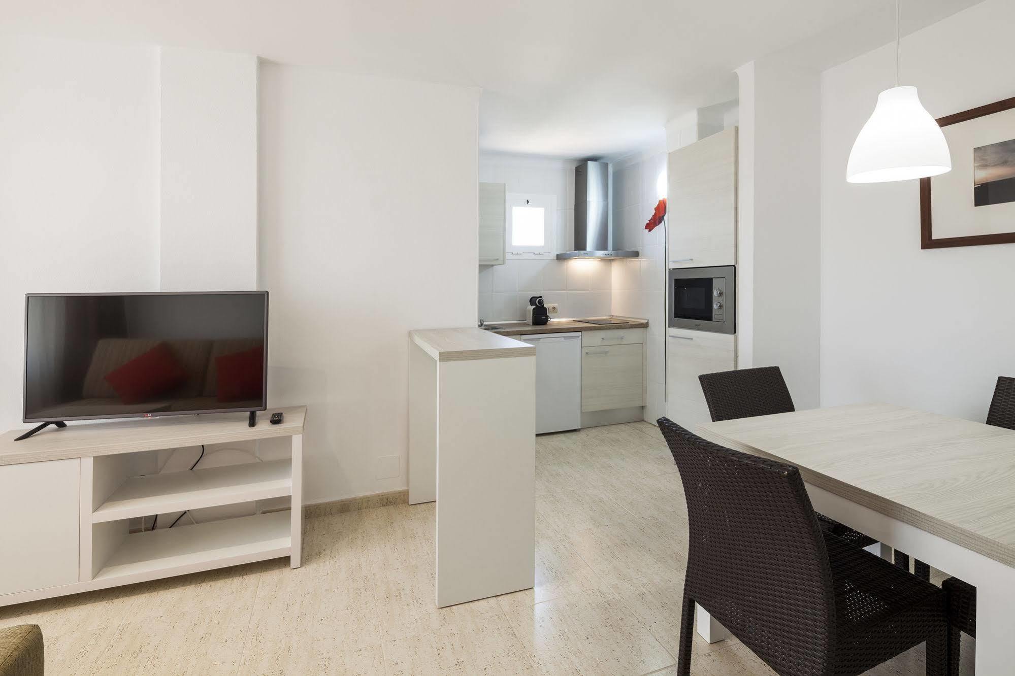 Ibiza Heaven Apartments (Adults Only) Platja d'en Bossa Exterior foto