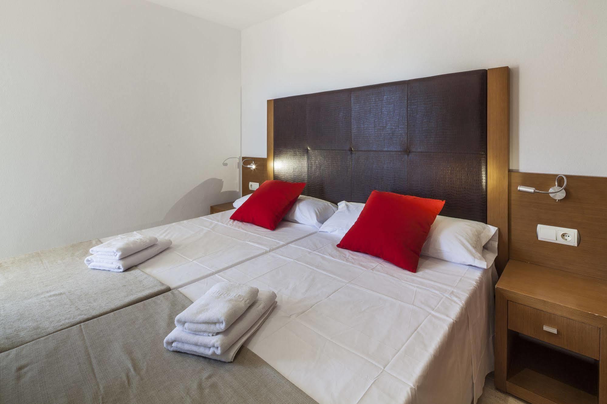 Ibiza Heaven Apartments (Adults Only) Platja d'en Bossa Exterior foto