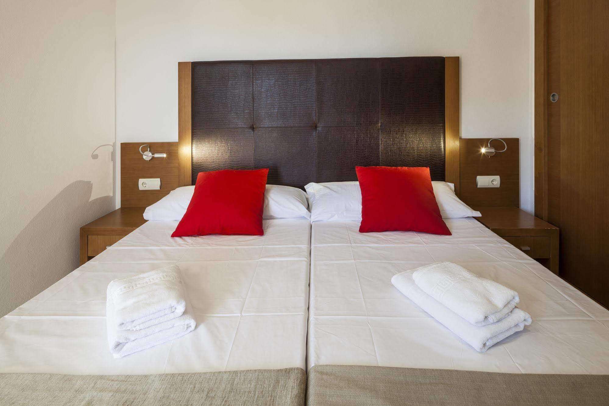 Ibiza Heaven Apartments (Adults Only) Platja d'en Bossa Exterior foto