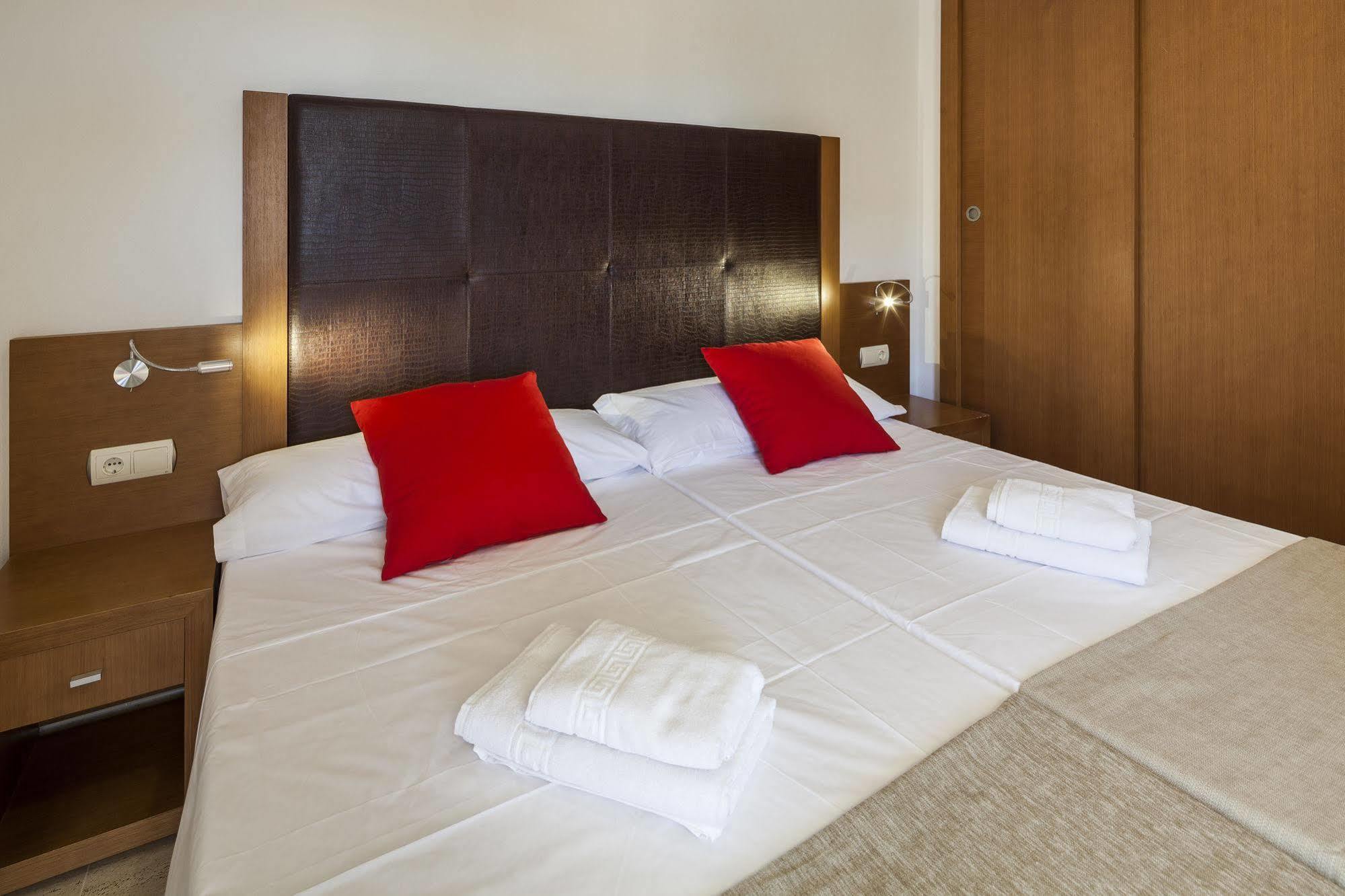 Ibiza Heaven Apartments (Adults Only) Platja d'en Bossa Exterior foto