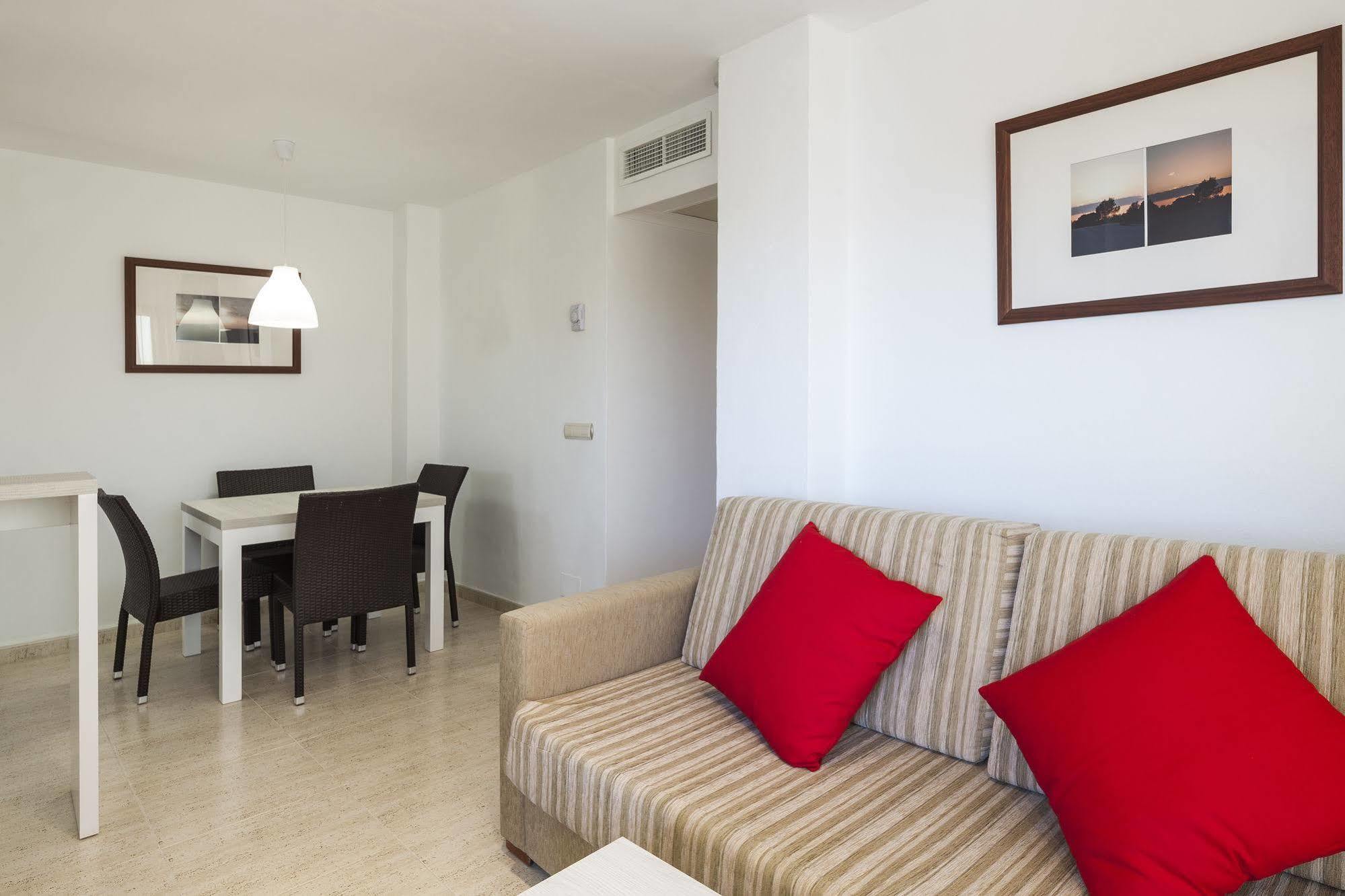 Ibiza Heaven Apartments (Adults Only) Platja d'en Bossa Exterior foto